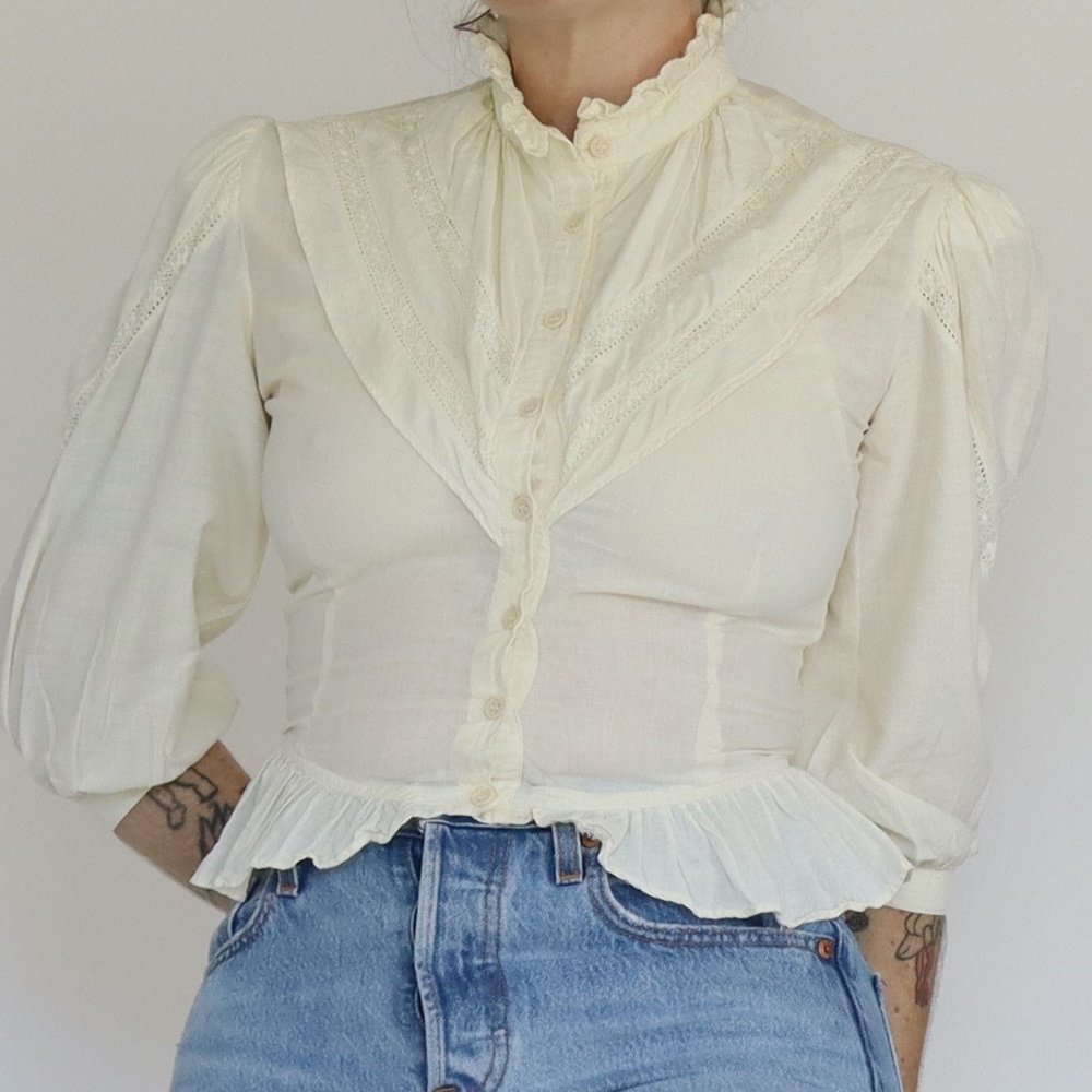 Vintage - VICTORIAN STYLE - High Neck Button Up